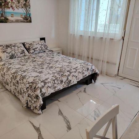 Studio-Apartman Ella โปเรช ภายนอก รูปภาพ