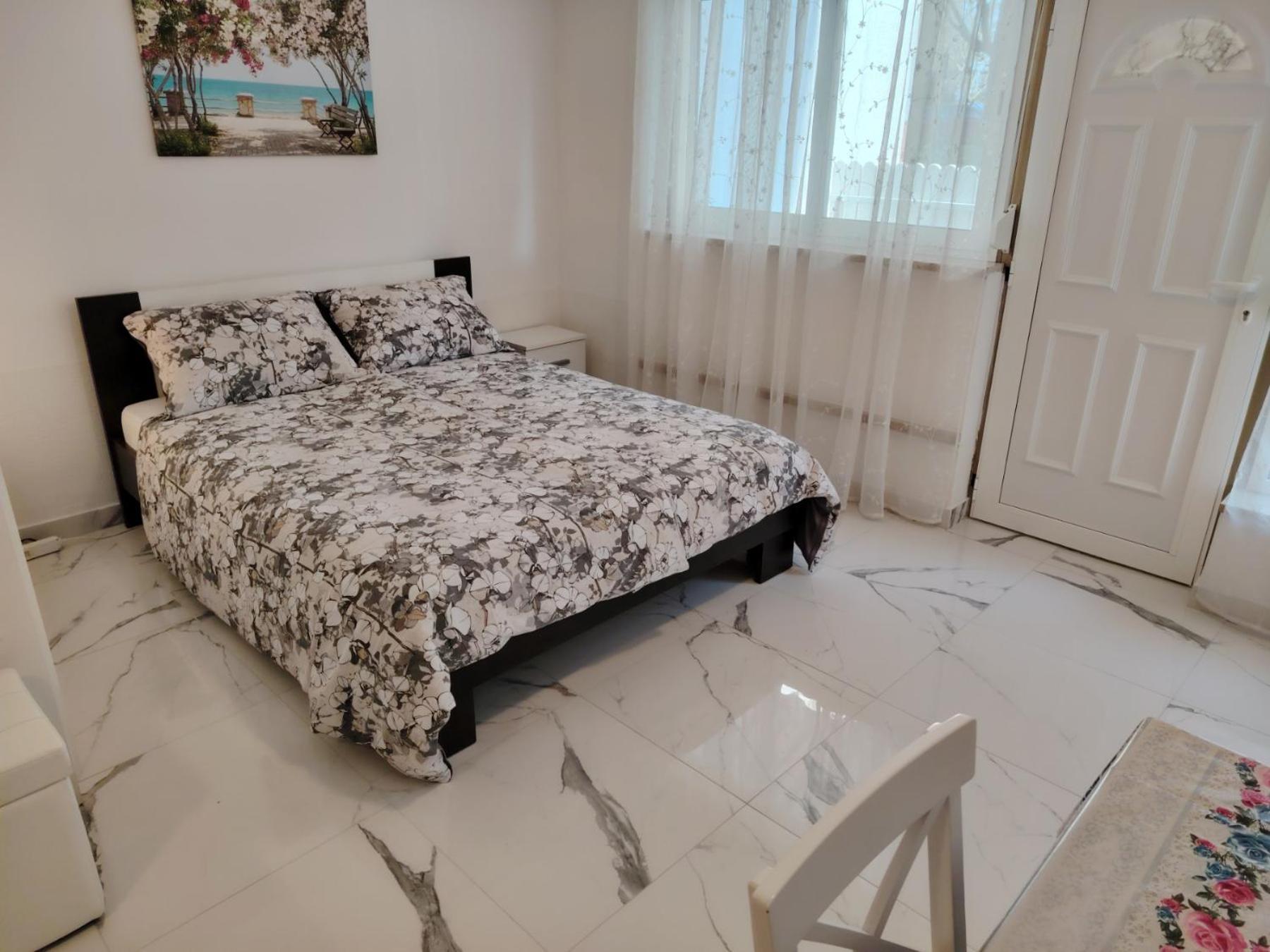 Studio-Apartman Ella โปเรช ภายนอก รูปภาพ