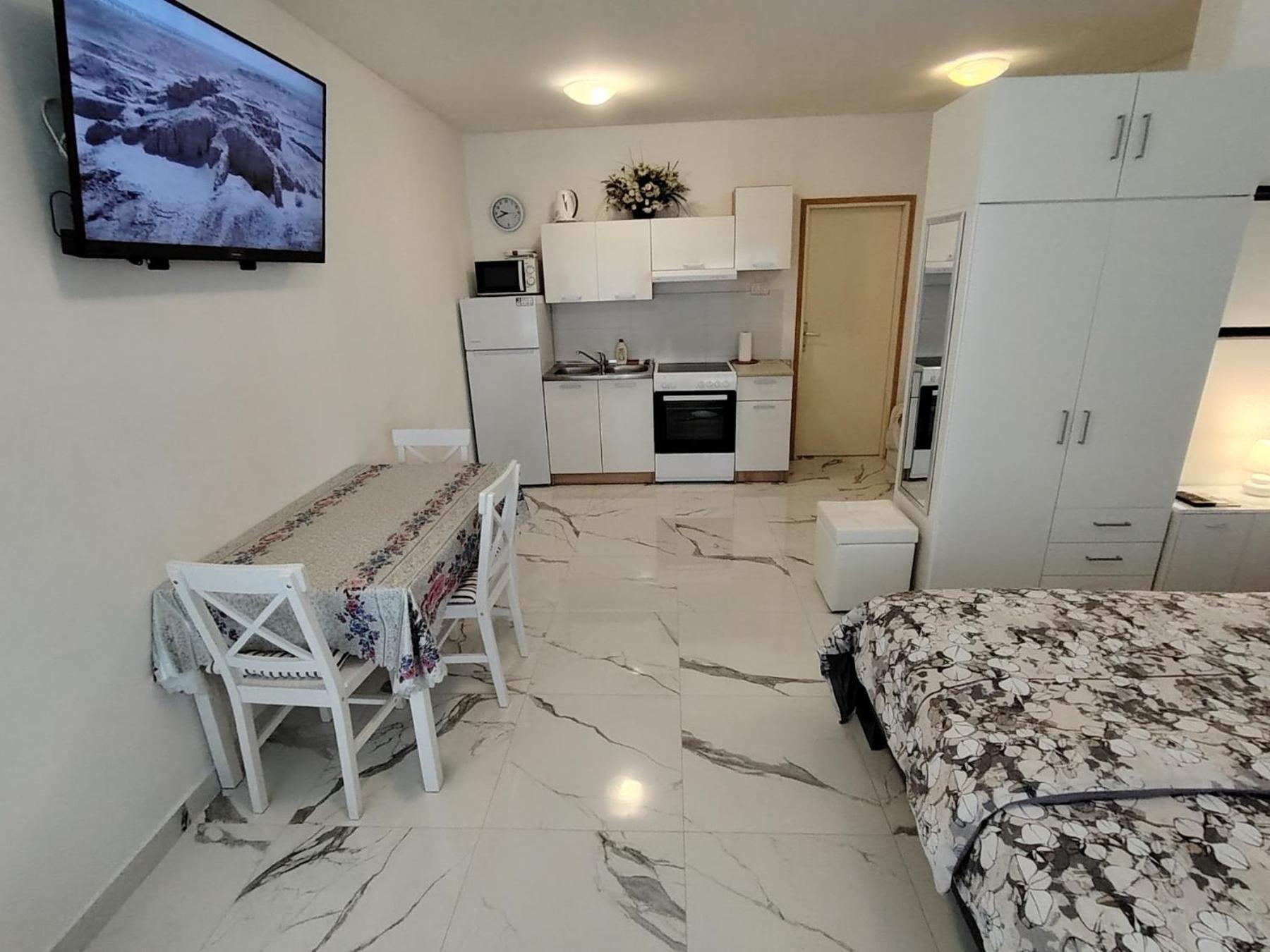 Studio-Apartman Ella โปเรช ภายนอก รูปภาพ
