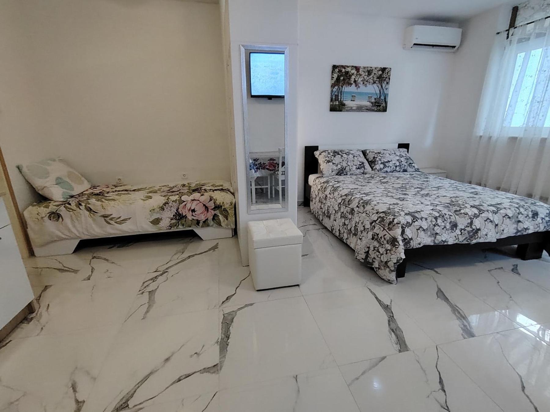 Studio-Apartman Ella โปเรช ภายนอก รูปภาพ