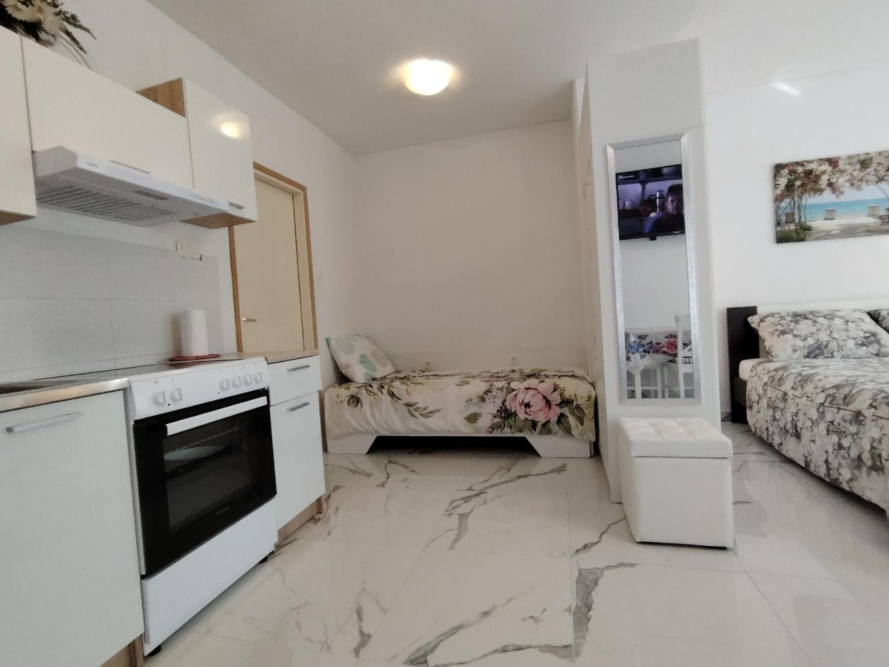 Studio-Apartman Ella โปเรช ภายนอก รูปภาพ
